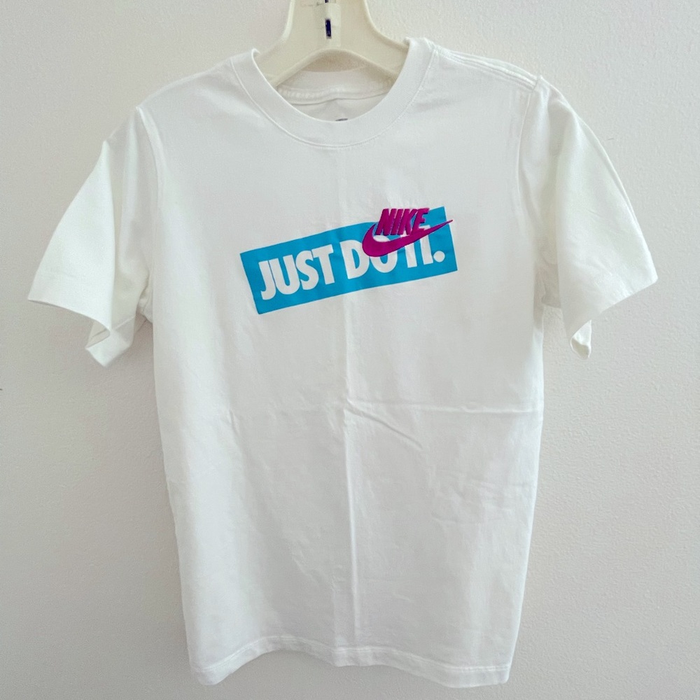 Girls Nike t-shirt